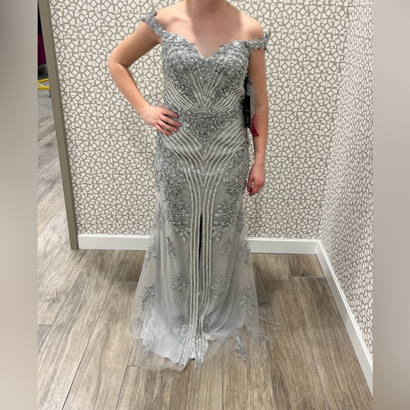 Coya Collection Silver Off-The-Shoulder Beaded Embroidery Mermaid Gown Size M - Picture 7 of 8